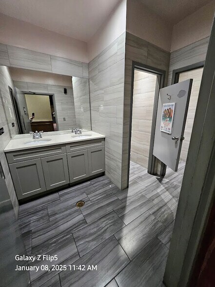 More Photos Of 2500 S Semoran Blvd, Orlando Unknown For Lease