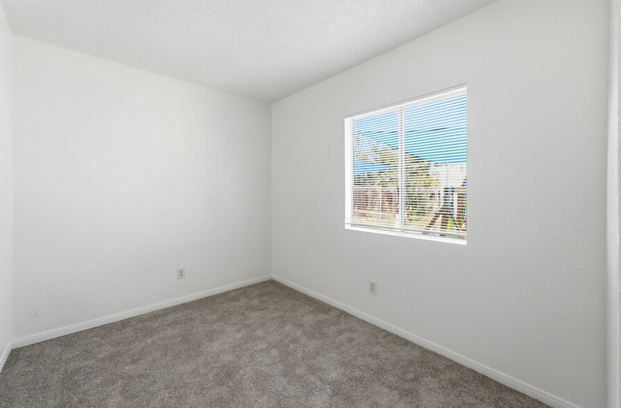 More Photos Of 559-565 61st St, San Diego Apartments For Sale