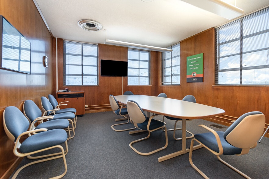 More Photos Of 334 S Water St, Saginaw Office For Sale