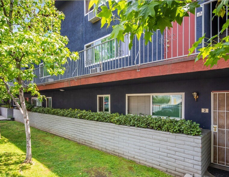More Photos Of 2202-2208 Michigan Ave, Los Angeles Apartments For Sale