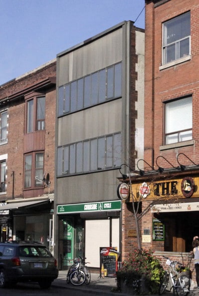 More Photos Of 412 Bloor St W, Toronto Storefront Retail Office For Lease