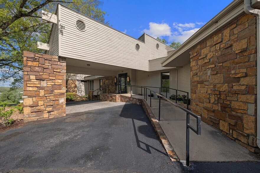 More Photos Of 381 W Guin Rd, Nixa Lodge Meeting Hall For Sale