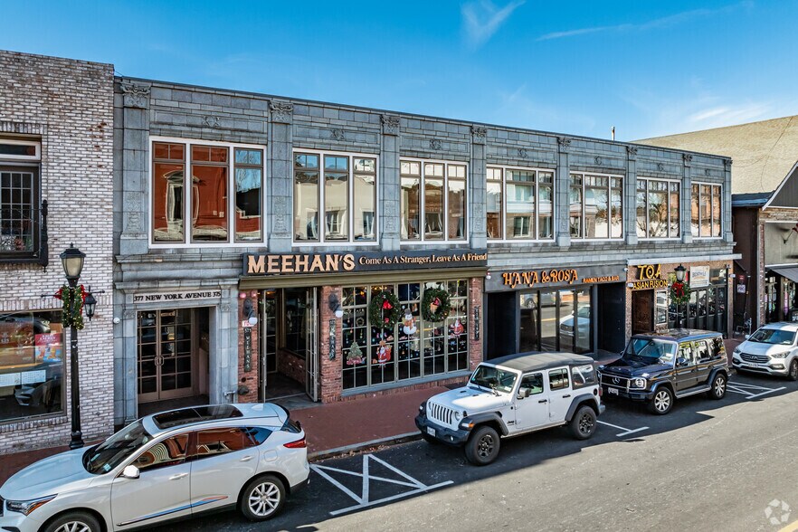 Primary Photo Of 371-377 New York Ave, Huntington Restaurant For Lease