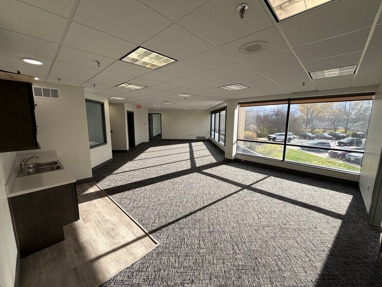 More Photos Of 588 3 Mile Rd, Grand Rapids Medical For Lease