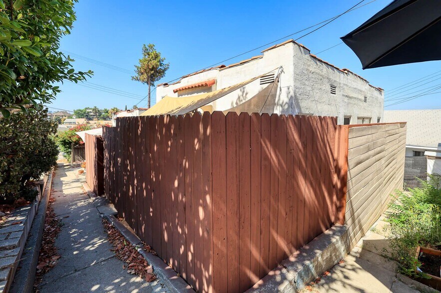 More Photos Of 1303 Lilac Terrace, Los Angeles Apartments For Sale