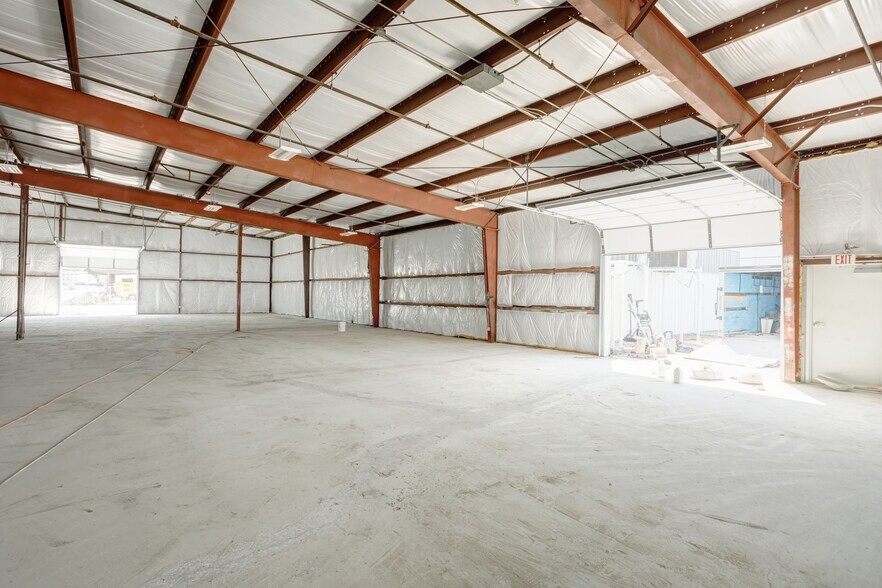 More Photos Of 6401 Centennial Blvd, Nashville Warehouse For Lease