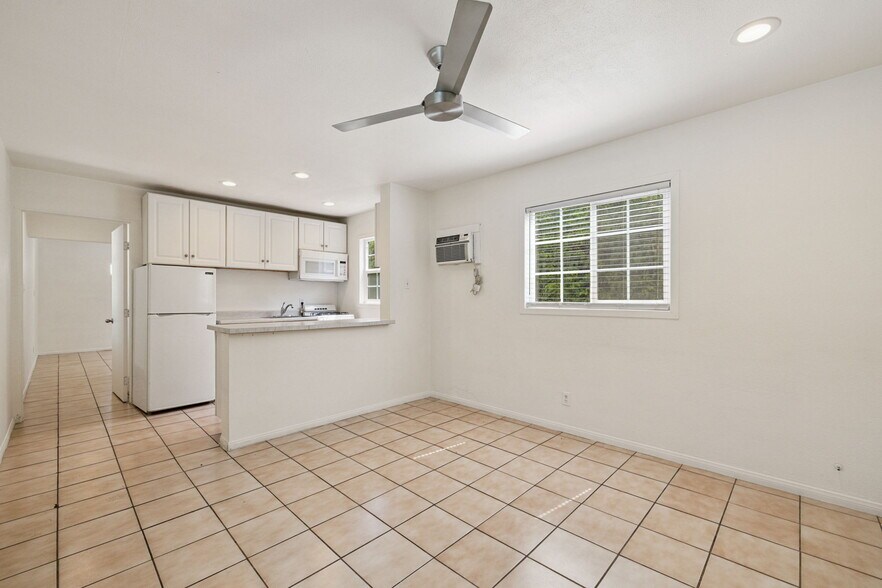 More Photos Of 1674 S Via Salida, Palm Springs Apartments For Sale