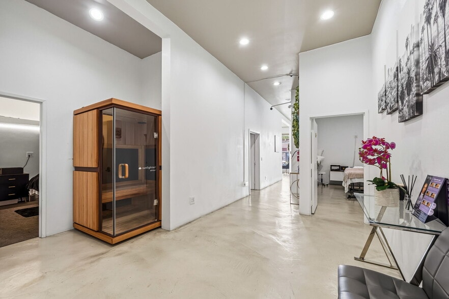 More Photos Of 351-353 S Robertson Blvd, Beverly Hills Storefront Retail Office For Lease