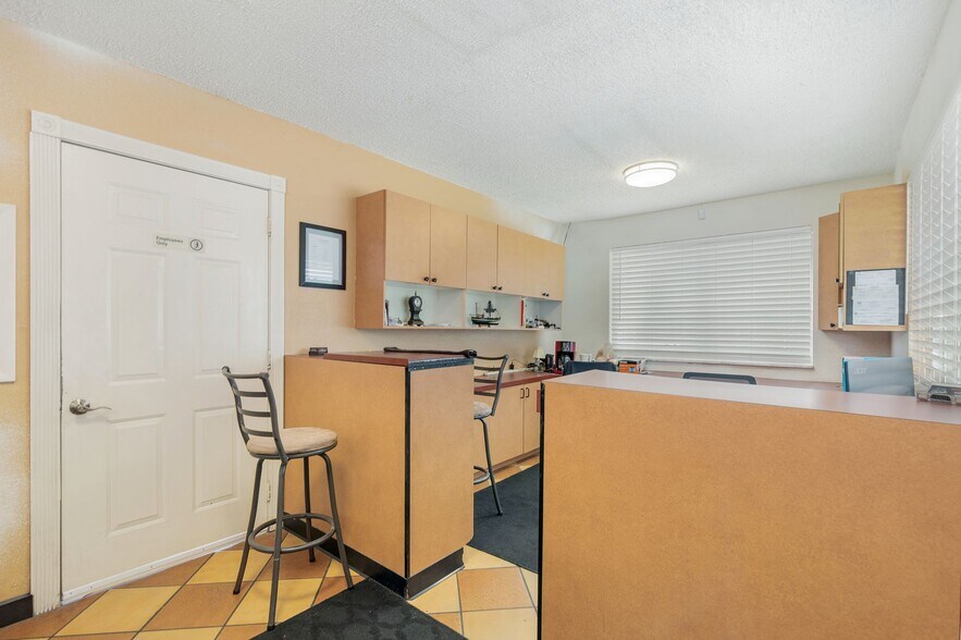 More Photos Of 1420 Forsythe Rd, West Palm Beach Auto Repair For Sale