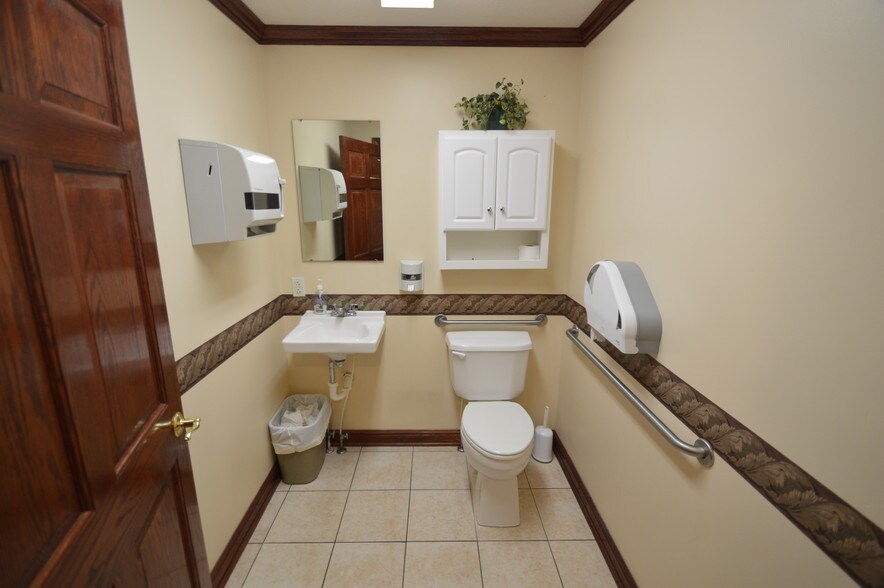 More Photos Of 10314 Main St, New Middletown Flex For Lease