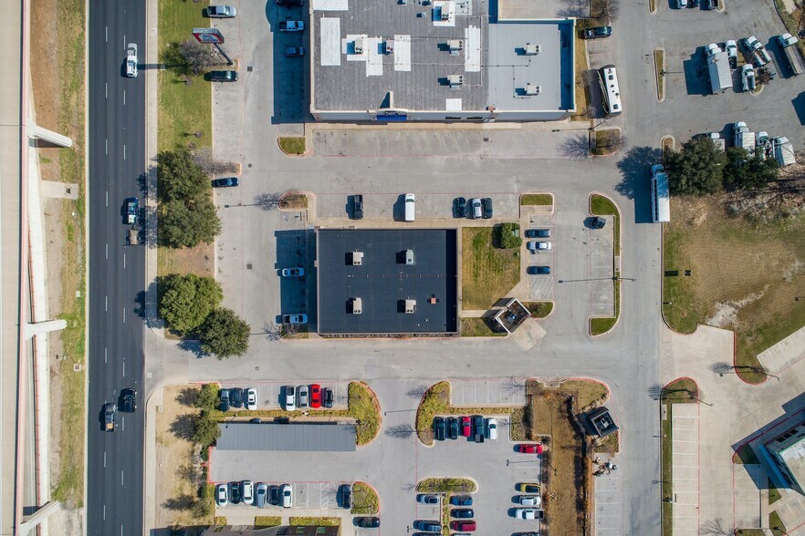 More Photos Of 451 W Louis Henna Blvd, Austin Freestanding For Lease
