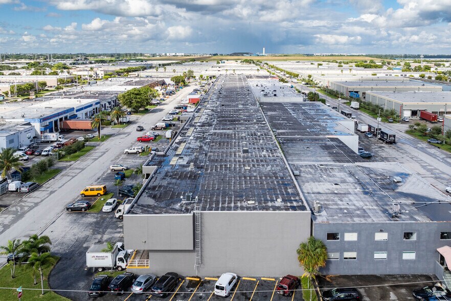 More Photos Of 7901-8195 NW 67th St, Miami Warehouse For Lease