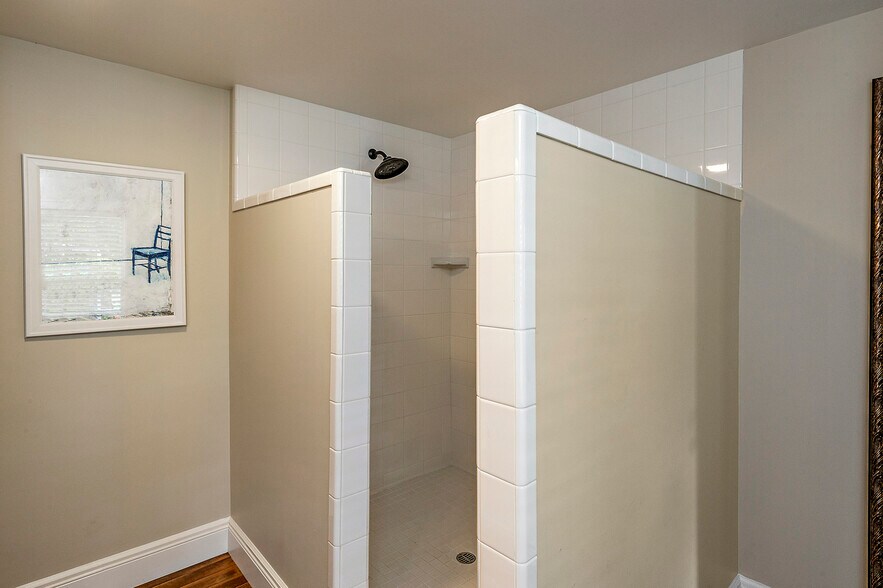 More Photos Of 240 E California St, Jacksonville Hotel For Sale