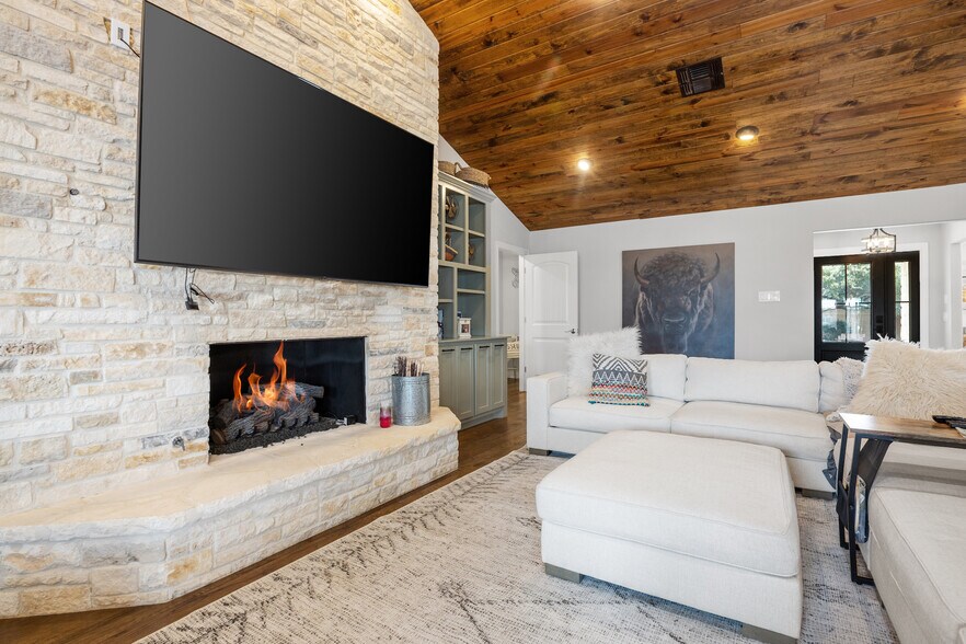 More Photos Of 608 W Morse St, Fredericksburg Specialty For Sale