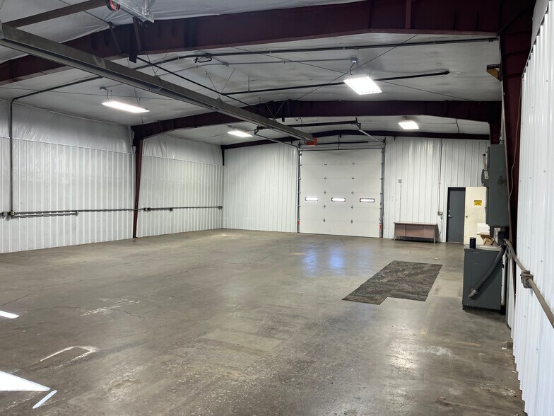 More Photos Of 908 E North St, Salina Warehouse For Lease