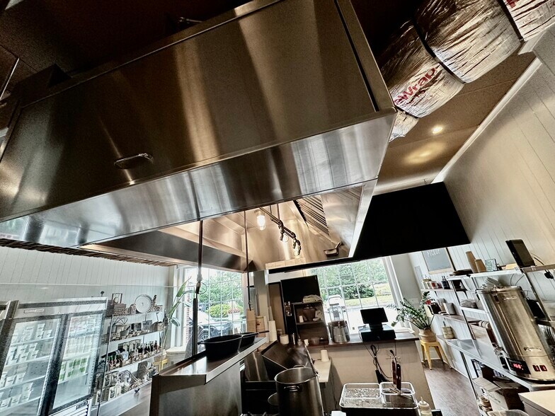 More Photos Of 3 Strickland Rd, Cos Cob Freestanding For Lease
