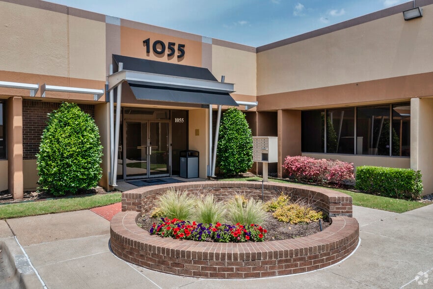 More Photos Of 1055 S Sherman St, Richardson Office For Lease