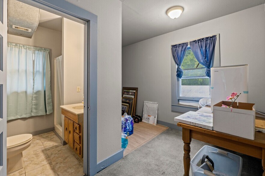 More Photos Of 2117 E Cesar Chavez St, Austin Office Residential For Sale