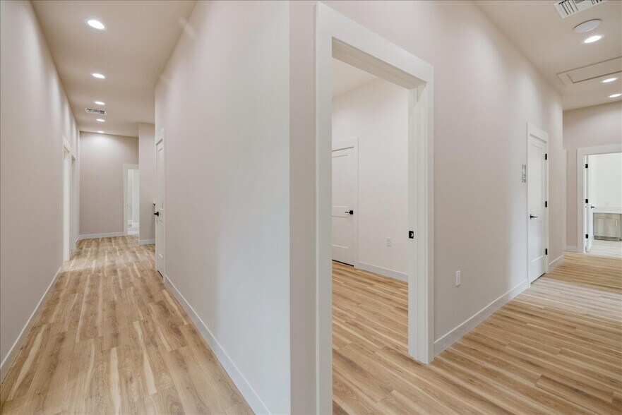 More Photos Of 2458 Mahan Dr, Tallahassee Medical For Lease