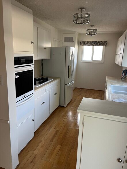 More Photos Of 523 Avenue G, Redondo Beach Apartments For Sale