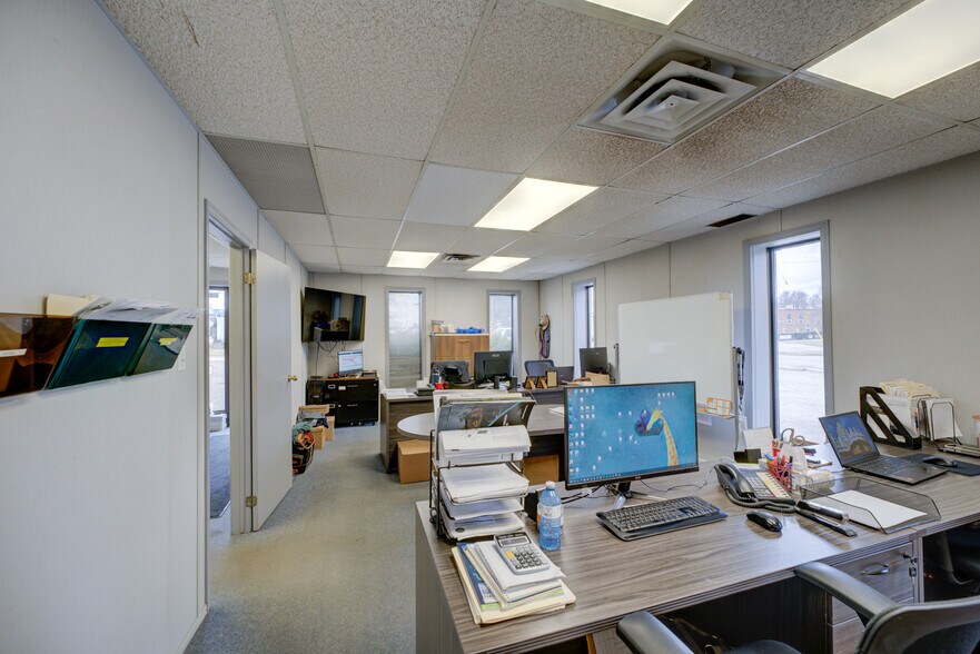 More Photos Of 114 Easton Rd, Brantford Industrial For Sale