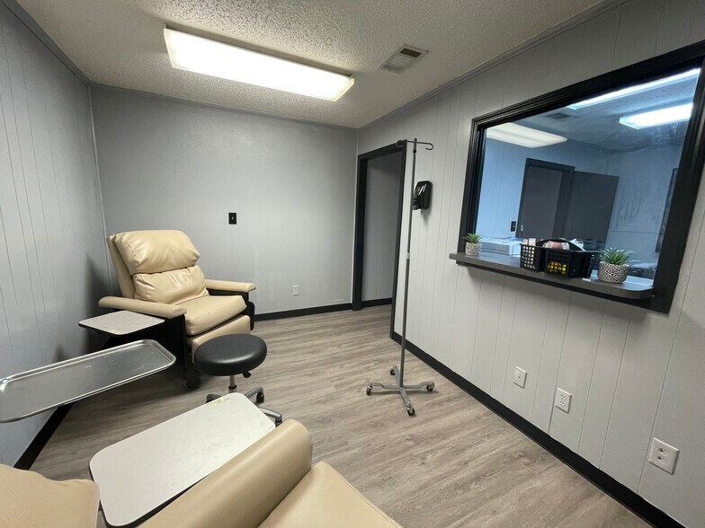 More Photos Of 2100 Highway 365, Nederland Medical For Sale