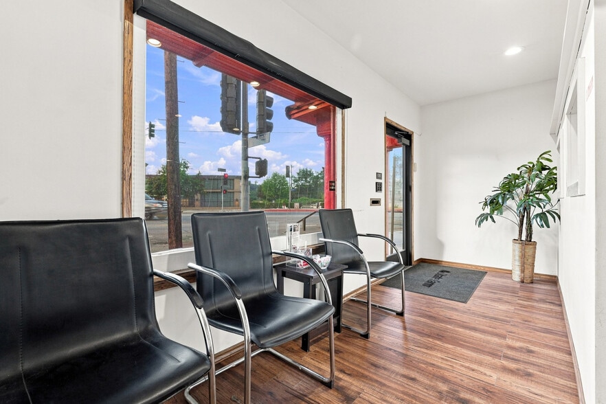 More Photos Of 1063 Colorado Blvd, Eagle Rock Medical For Sale