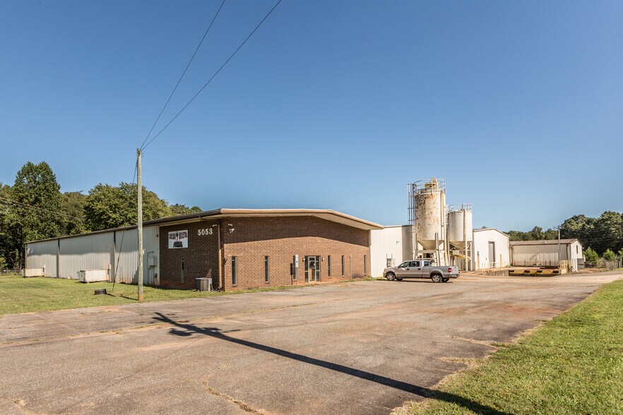More Photos Of 133 Community Dr, Gastonia Warehouse For Lease