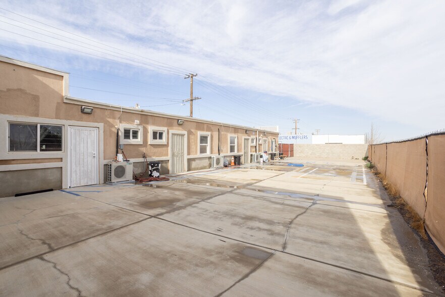 More Photos Of 38262 6th St E, Palmdale Storefront For Sale