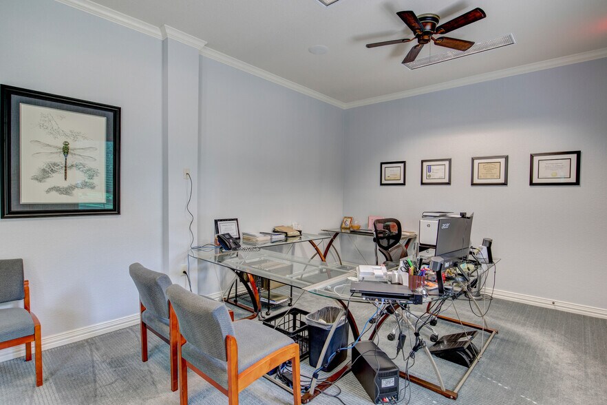 More Photos Of 7633 Bellaire Dr S, Fort Worth Medical For Sale