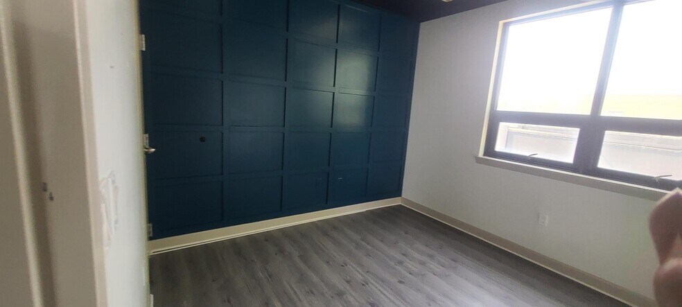 More Photos Of 480-490 Route 17, Paramus Restaurant For Lease