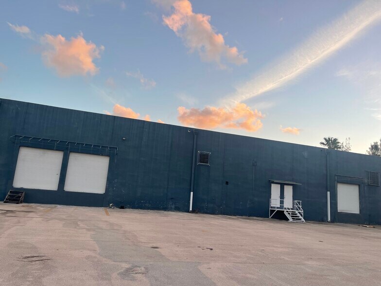 More Photos Of 3277 SE 14th Ave, Fort Lauderdale Warehouse For Lease