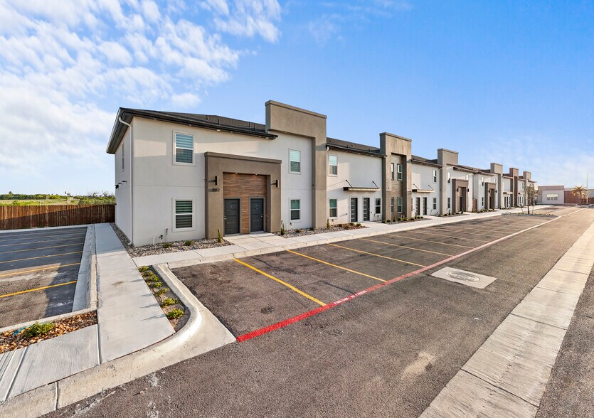 More Photos Of 3500 Vanessa Ln, Weslaco Apartments For Sale