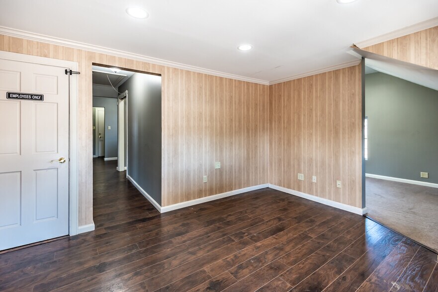 More Photos Of 3386 N State Route 123, Lebanon Office For Sale