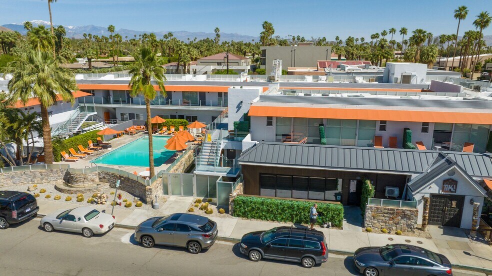 More Photos Of 140 W Via Lola, Palm Springs Hotel For Lease