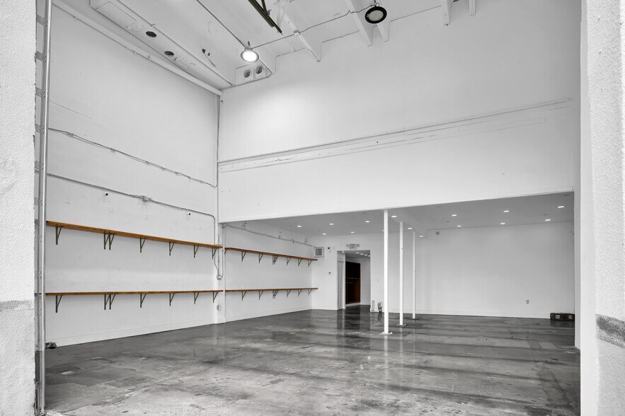 More Photos Of 7311-7323 NW 12th St, Miami Light Distribution For Sale