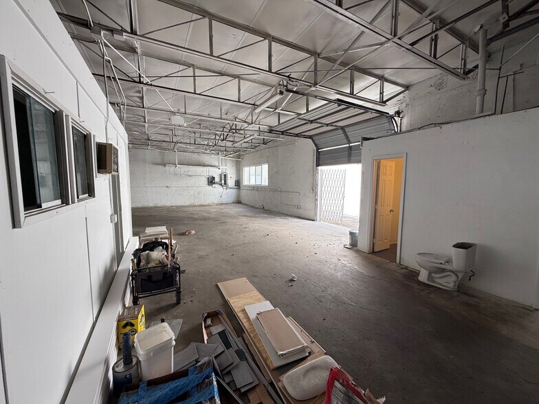 More Photos Of 14020 NW 19th Ave, Miami Warehouse For Sale