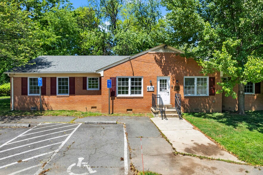 More Photos Of 601 Catoctin Cir NE, Leesburg Specialty For Lease