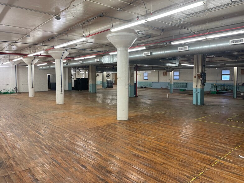 More Photos Of 25 Willow st, Richland Warehouse For Sale