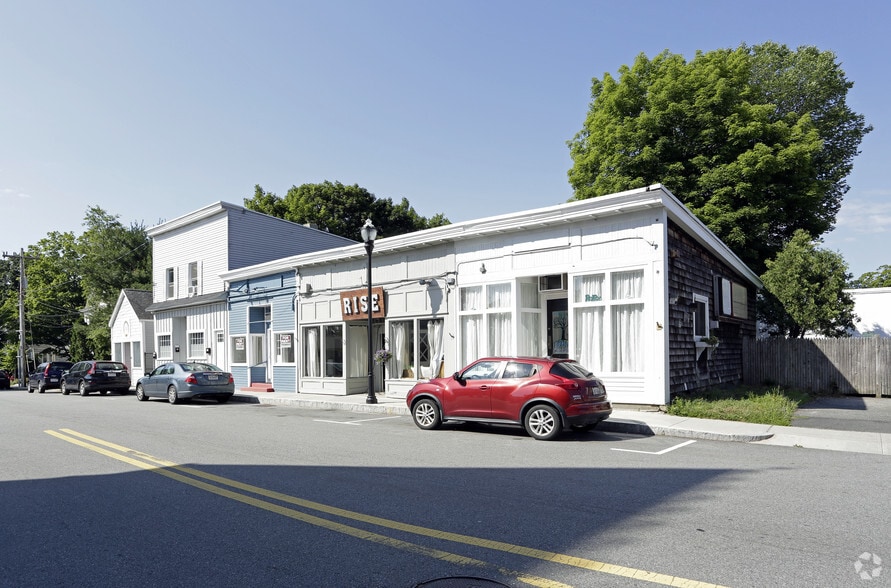 More Photos Of 7-17 School St, Merrimac Apartments For Sale