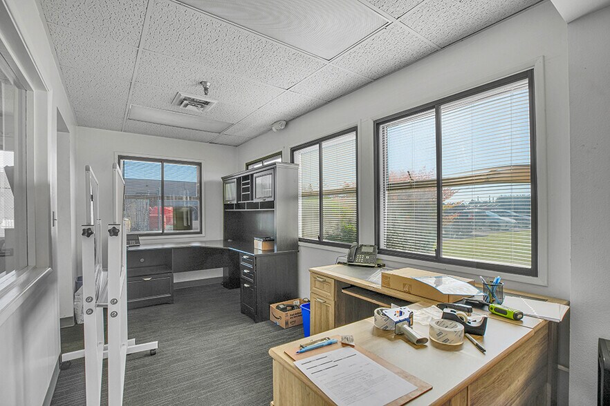 More Photos Of 2257 Progress Way, Woodburn Warehouse For Sale