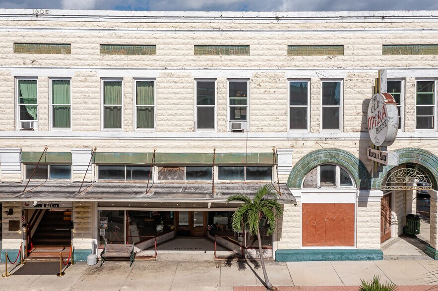 More Photos Of 106 W Oak St, Arcadia Storefront For Sale