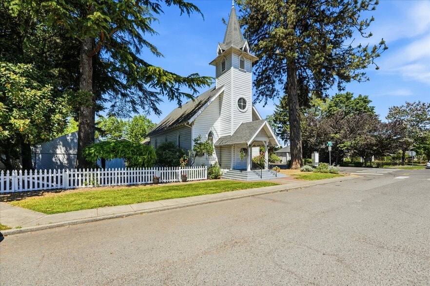 More Photos Of 508 NW 3rd Ave, Canby Religious Facility For Sale