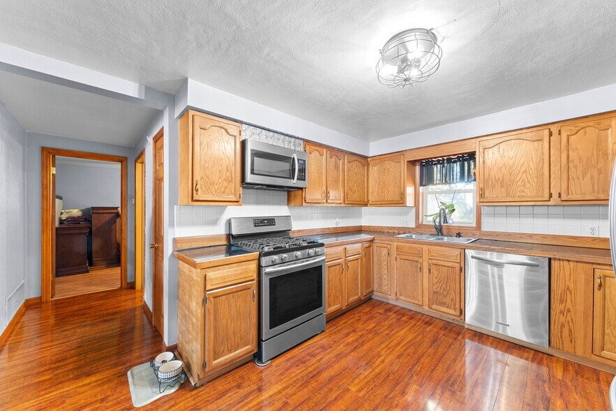 More Photos Of 29560 Reames Ln, Jonesburg Industrial For Sale