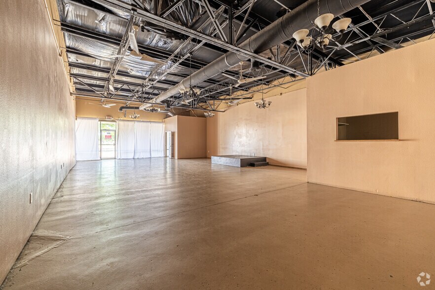 More Photos Of 909 Gross Rd, Mesquite Unknown For Lease