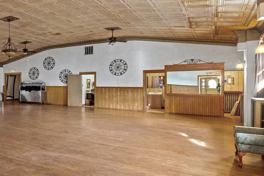 More Photos Of 1000 W State St, Coal Township Restaurant For Sale