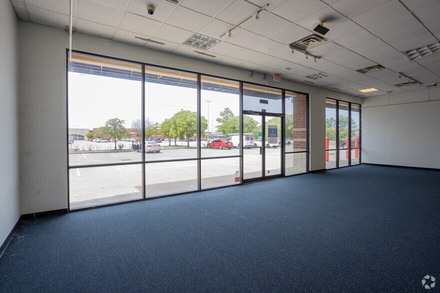 More Photos Of 20755-20845 US 59 Hwy N, Humble Unknown For Lease