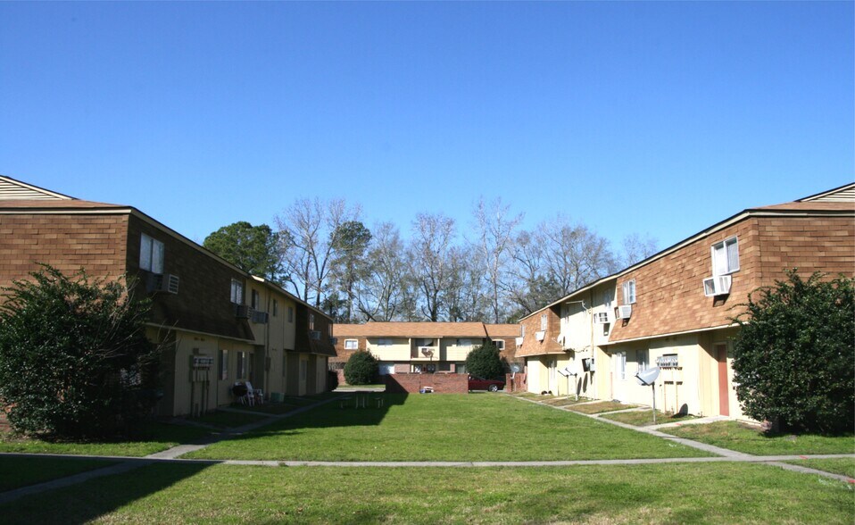 More Photos Of 901 Corona Dr, Orangeburg Apartments For Sale