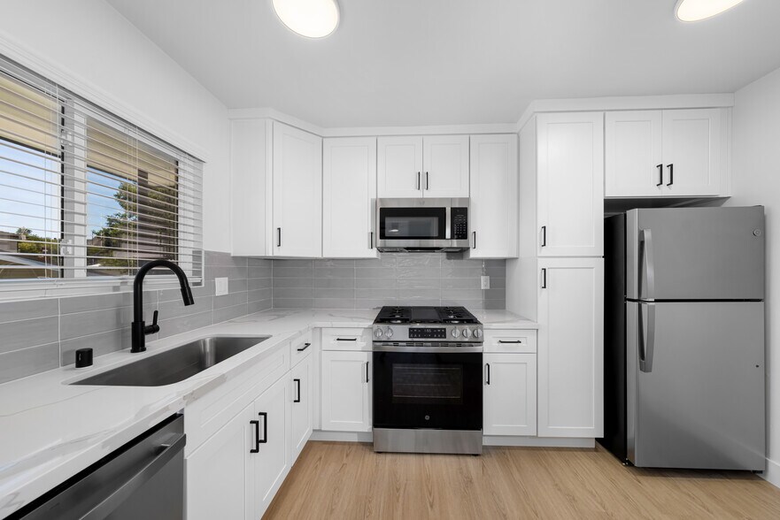 More Photos Of 1644 Grove St, San Diego Apartments For Sale