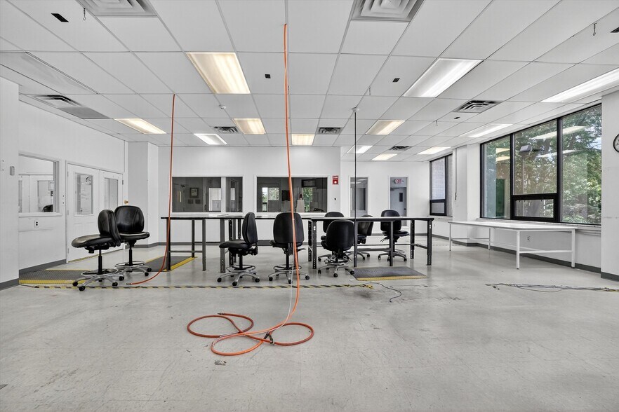 More Photos Of 74 Brookside Ave, Chester General Retail For Lease